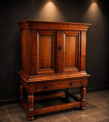 Kast op een standaard - Eik