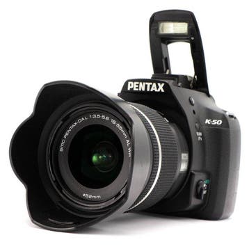 Pentax K-50 + SMC DA L 18-55mm f/3.5-5.6 AL WR zoomlens, Nieuw