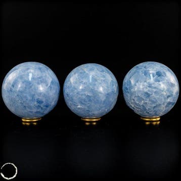 Blauwe calciet-bolletjesset – Drie harmonieuze