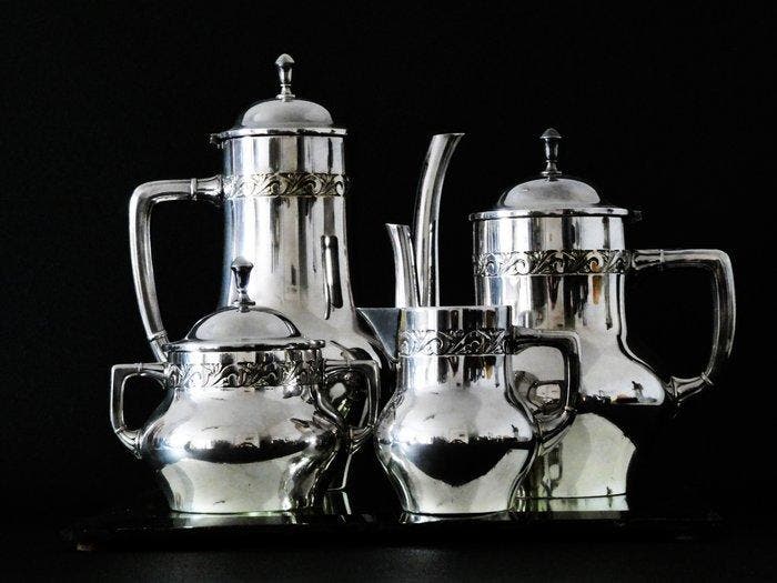 Gemerkt zie foto - Theepot - Een verzilverde theepot, Antiek en Kunst, Antiek | Meubels | Tafels