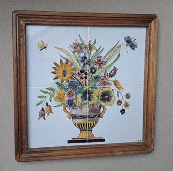 Tegel - Bloemenvaas met vlinders - Westraven - 1980-1990