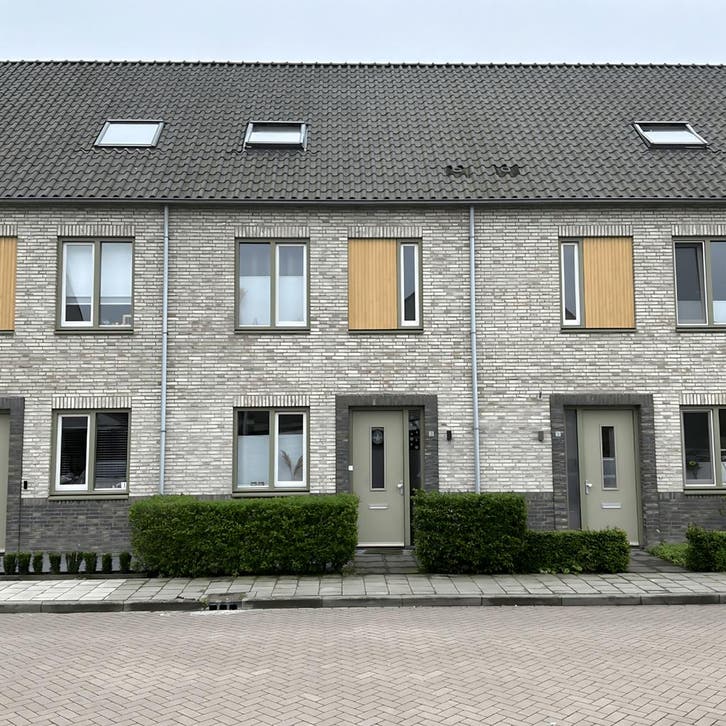 Huis in Helmond gevonden voor €1425,- pm, Huizen en Kamers, Garages en Parkeerplaatsen
