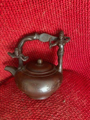 Traditioneel Chinees Yixing Zisha theepot - Klei - China -