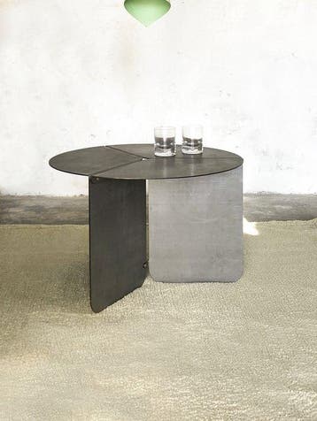 Matteo Giustozzi - Salontafel - 120 - ruwe metaalplaat -