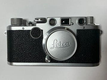 Leica IIIc mit Filtersatz und Filmdose- Analoge camera