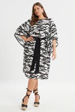 Mat Fashion jurk zwart wit print Maat:, Kleding | Dames, Jurken, Verzenden, Nieuw, Overige kleuren
