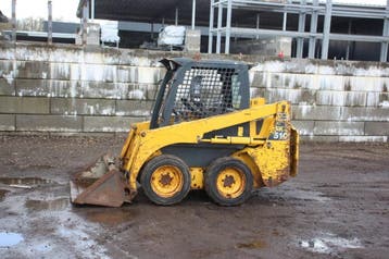 Veiling: Schranklader Komatsu SK 510 Diesel 23.9kW 2018, Ophalen, Wiellader of Shovel