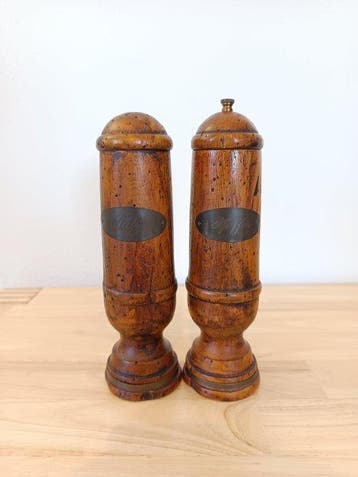 Koffiemolen (2) - Hout, Messing, Antiek en Kunst
