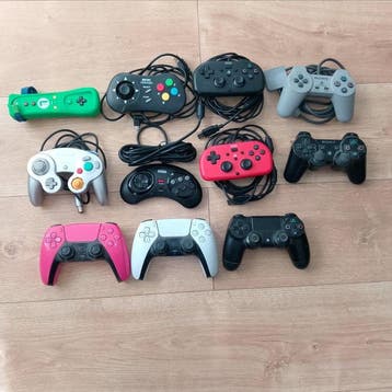 autre - Playstation, Sega, SNK, Nitendo - Lot de 11 manettes, Nieuw