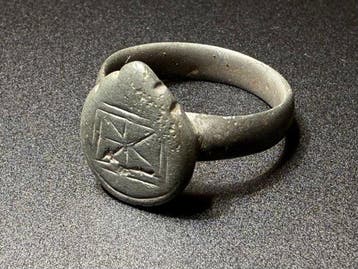 Middeleeuwen, kruisvaardersperiode Brons Ring met een, Antiek en Kunst