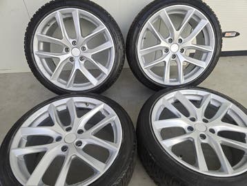 Tesla Model 3 19 inch velgen winterbanden Hyper Silver, Auto-onderdelen, Banden en Velgen, 19 inch, Banden en Velgen, Nieuw, 235 mm