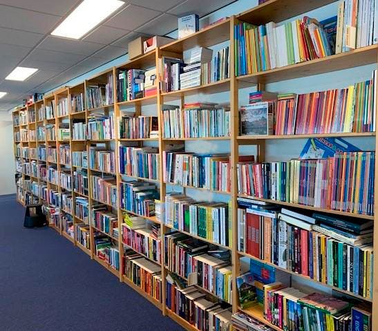 Lundia tweedehands boekenkast zijstukken schappen bezorging, Huis en Inrichting, Kasten | Boekenkasten, Zo goed als nieuw, Met lade(s)
