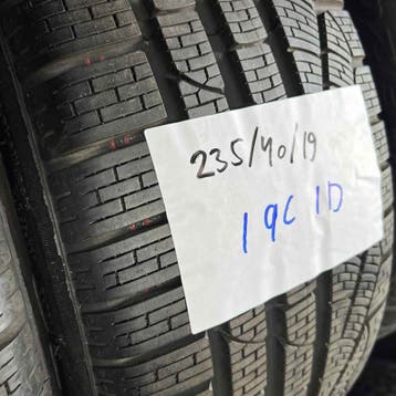 2 x Pirelli Scorpion Zero 235-40-19 Winterbanden 10mm, 19 inch, Gebruikt, 235 mm, Band(en)