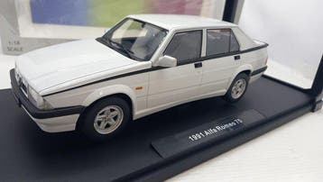 Triple9 1:18 - Modelauto - Alfa Romeo 75 1988 - (Cod.L21), Nieuw