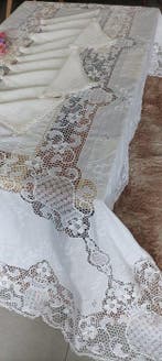 Kunstwerk! Ceremoniële doek met fijne Venetiaanse kant en, Antiek en Kunst, Antiek | Kleden en Textiel