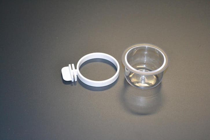 2230 eivoerbakje met ring, Dieren en Toebehoren, Vogels | Hokken en Kooien, Nieuw, Ophalen of Verzenden