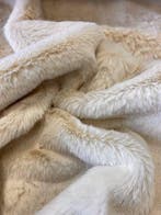 Spectaculair snit van uiterst zachte beige-creme vacht,