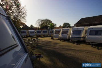 Ruim 95 tourcaravans te huur, op te halen uit Elspeet, 1000 - 1250 kg, Tot en met 6, Vast bed