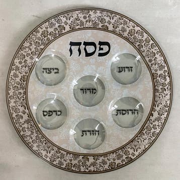 Seder schaal van gehard glas met mooie decoratie in brui..., Nieuw