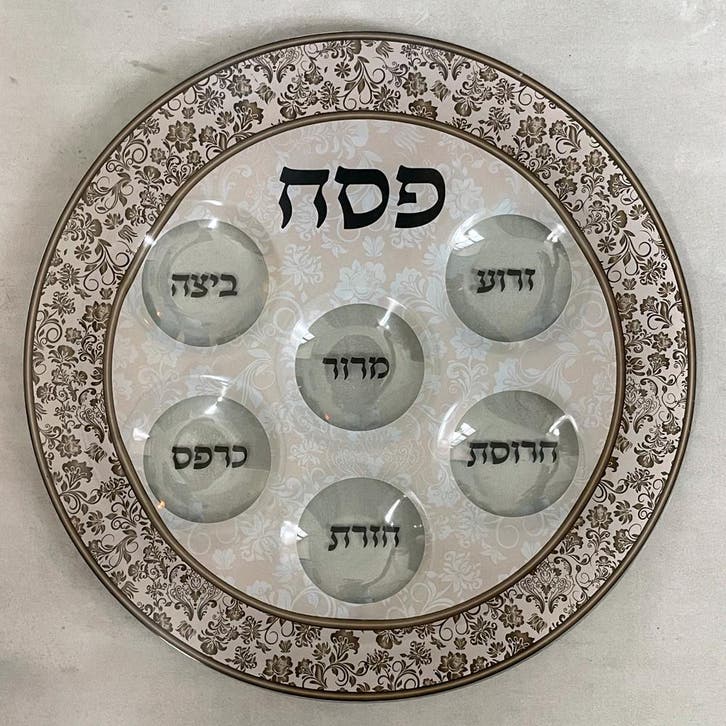 Seder schaal van gehard glas met mooie decoratie in brui..., Huis en Inrichting, Keuken | Servies