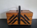 Naaidoos - prachtige harmonica Art Deco naaidoos,