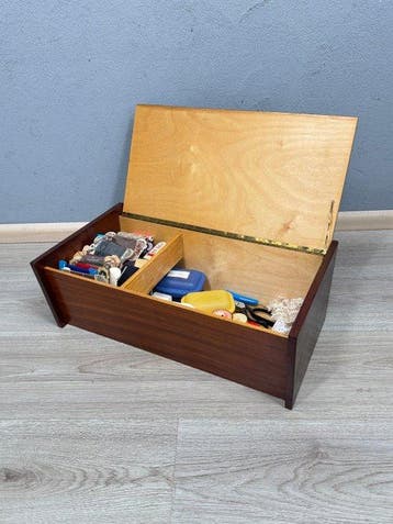 Kist - Hout - Goed gevulde naaikist