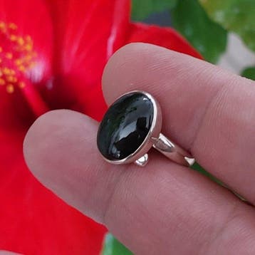 Ring van spinel van prachtige kwaliteit zonder defecten.