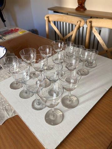 Wijnglas (17) - Kristal - Gesneden kristallen wijnglazen, Antiek en Kunst