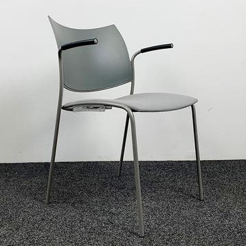 Casala Kantinestoel - Gestoffeerde Lichtgrijze Zitting, Huis en Inrichting, Stoelen, Ophalen of Verzenden, Gebruikt
