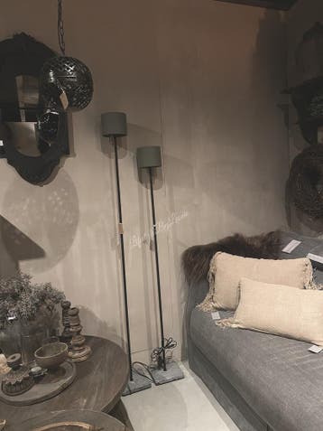 Aura Peeperkorn vloerlamp zwarte buis / hardstenen voet 130, Huis en Inrichting, Ophalen of Verzenden, Nieuw