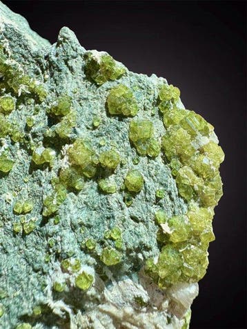 Prachtige demantoïde granaat Mineralencollectie - Hoogte:
