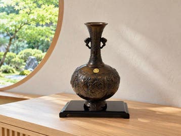 Vaas - Brons, Hiroshi Murata Gedetailleerd pioenen-relief