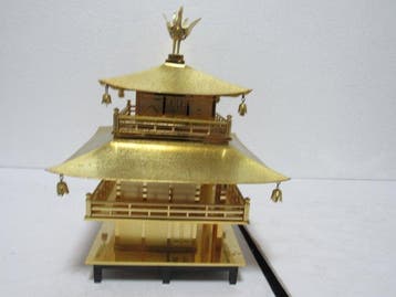 “Jutetsu” (gietijzer) miniatuurmodel van Kinkaku-ji (Gouden