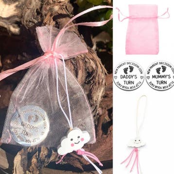 Newborn baby gift Decision Coin in zakje met gelukspoppetje, Kinderen en Baby's, Verzenden, Nieuw, Kraamcadeau