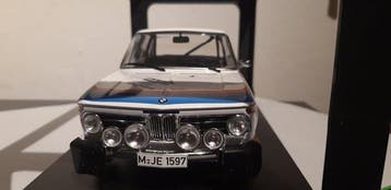 IXO 1:18 - Modelauto - BMW 2002 tii, Nieuw
