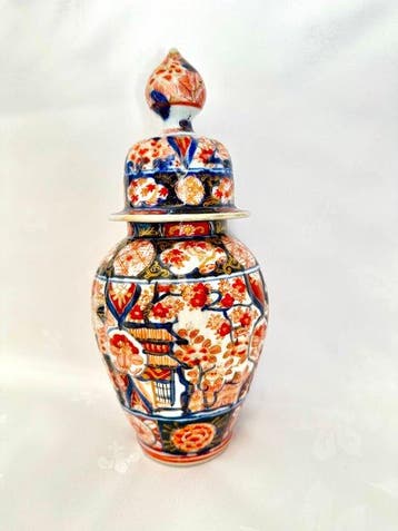 dekselvaas - Porselein - Japan - Late Edo periode - Imari