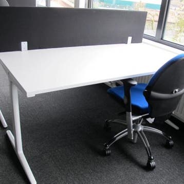 (MDK-104892) Ahrend Mehes refurbished bureau, Huis en Inrichting, Bureaus, Ophalen of Verzenden, In hoogte verstelbaar, Gebruikt