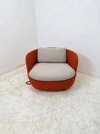 Moooi Bart swivel design fauteuil rood gebruikt, Vergader- of Presentatieruimte, Ophalen of Verzenden, Gebruikt, Stoel