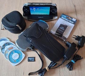 PSP 1004 zwart Complete Set  in nieuwstaat + docking, Nieuw