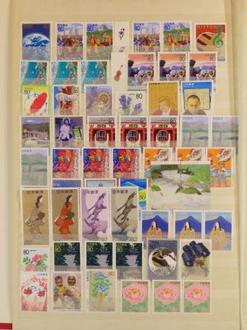 Japan mooi kavel met veel zegels, Ophalen of Verzenden