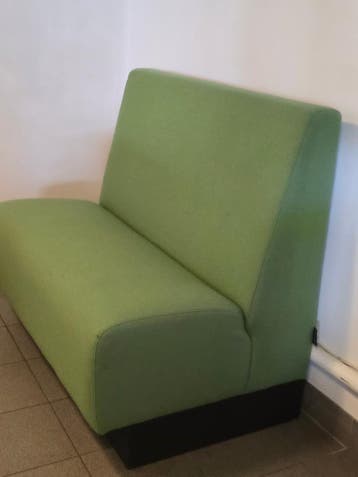 Treinbank groen, Kantine of Aula, Ophalen, Gebruikt, Inrichting