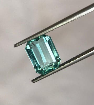 1 pcs Smaragd - 2.41 ct - International Gemological, Nieuw