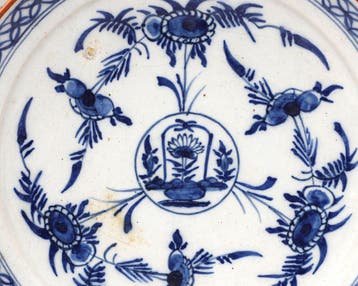 Zeven aardewerken borden, Holland, Delft, 17e/18e eeuw, Antiek en Kunst