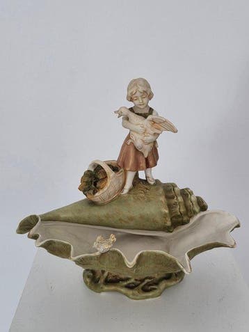 Royal Dux Bohemia - Beeldje - Figural Centerpiece / Shell