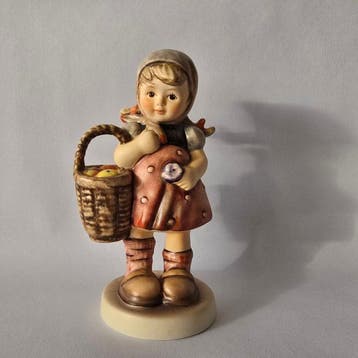 Goebel - Beeldje - Hummel #411 3/0 - I geh in dStadt / Do