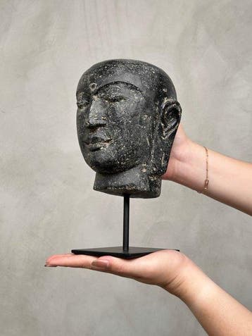 Beeld, NO RESERVE PRICE - Javanese Budha Head on a custom