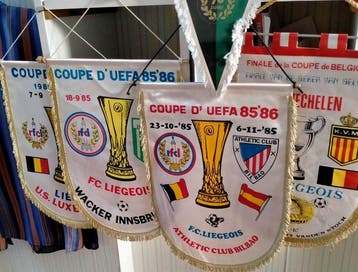 Wimpel (5) - Wimpels van finale UEFA cup 1985-86 en beker, Verzamelen, Nieuw