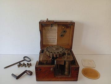 Klok - Metaal, messing en hout - 1920-1930, Antiek en Kunst