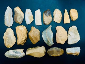 Paleolithisch Vuursteen Gereedschap en vuursteen - 85 mm, Verzamelen, Mineralen en Fossielen