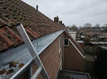 Dakdekker dakgoot vol? Voor en achter reinigen €99, Brabant, Garantie, Overige dakdekking